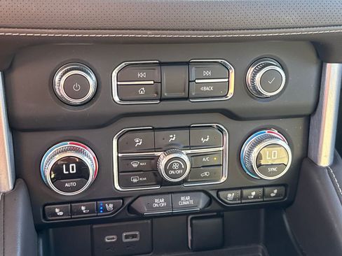 Used 2022 GMC Yukon SLT w/ SLT Premium Package AWD/4WD image 22