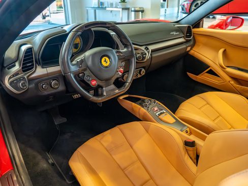 Used 2011 Ferrari 458 Italia Coupe RWD image 9