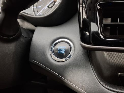 Used 2022 Toyota Highlander XLE image 11