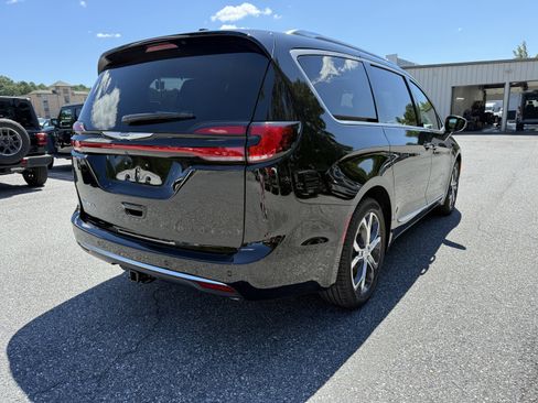 New 2026 Chrysler Pacifica Pinnacle w/ Trailer Tow Group image 8