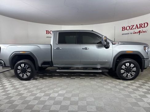 Used 2025 GMC Sierra 3500 Denali w/ Denali Reserve Package image 9