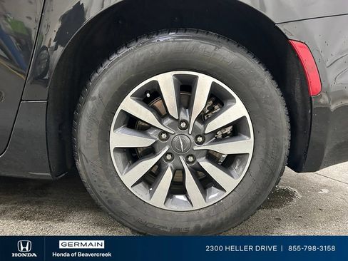 Used 2024 Chrysler Pacifica Limited FWD image 14