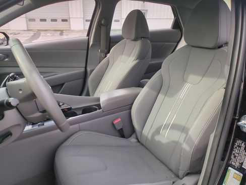 Used 2023 Hyundai Elantra SEL w/ Convenience Package image 19