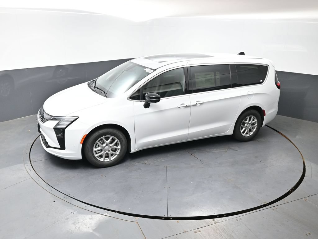 New 2027 Chrysler Pacifica Select w/ Family Tech Group FWD image 34