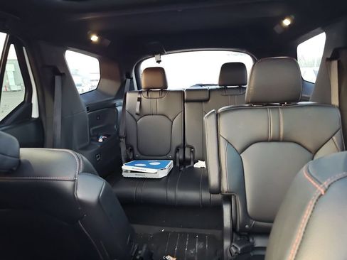 Used 2023 Honda Pilot TrailSport image 11