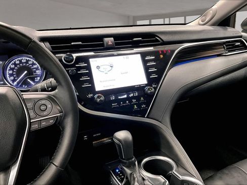 Used 2018 Toyota Camry XLE w/ Audio Package FWD image 9
