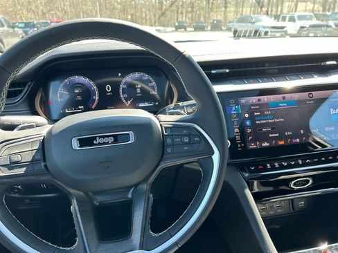 New 2026 Jeep Grand Cherokee Limited AWD/4WD image 19