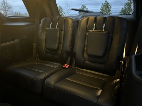 Used 2017 Ford Explorer XLT w/ Equipment Group 202A image 27