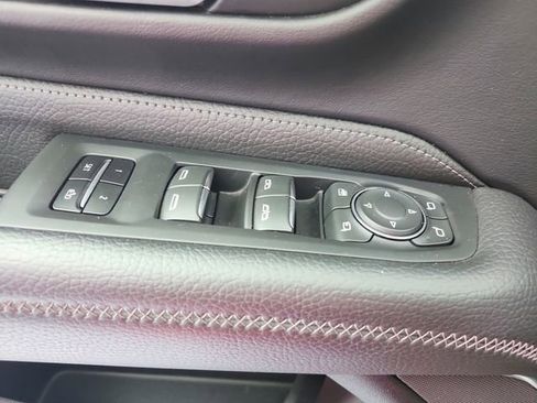Used 2024 GMC Yukon Denali RWD image 38
