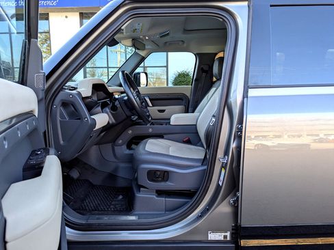 Used 2023 Land Rover Defender 110 X-Dynamic SE image 13