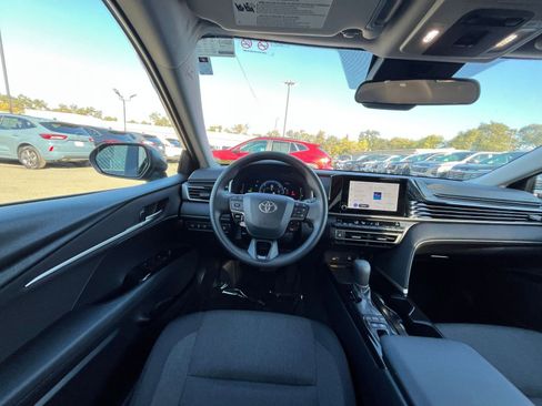 Used 2025 Toyota Camry LE image 33