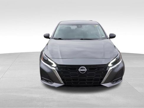 Used 2024 Nissan Altima 2.5 SV FWD image 12