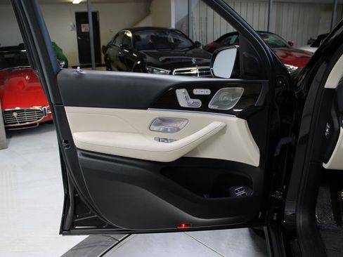 Used 2024 Mercedes-Benz GLE 450e 4MATIC w/ Warmth & Comfort Package image 39