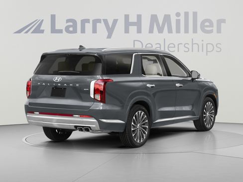 Used 2024 Hyundai Palisade Calligraphy FWD image 2