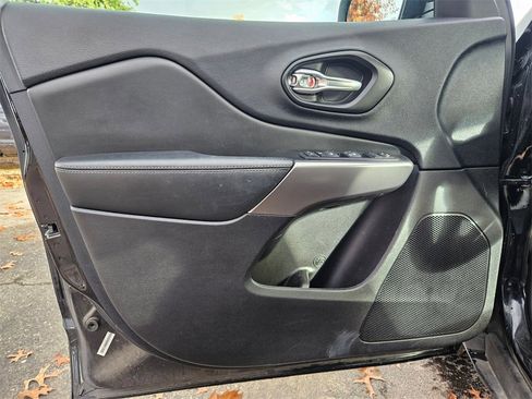 Certified 2021 Jeep Cherokee Latitude Lux w/ Sun & Sound Group image 11