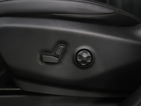 Used 2025 Chrysler Pacifica Select FWD image 30