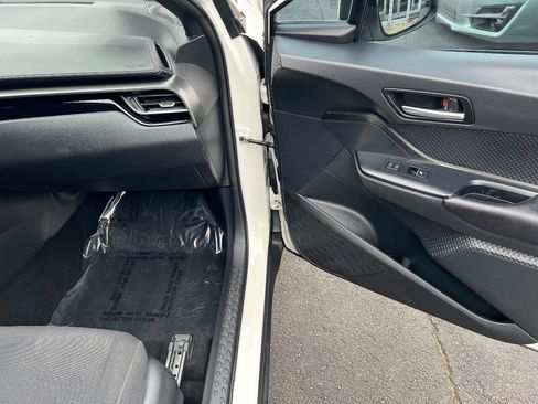 Used 2018 Toyota C-HR XLE image 26