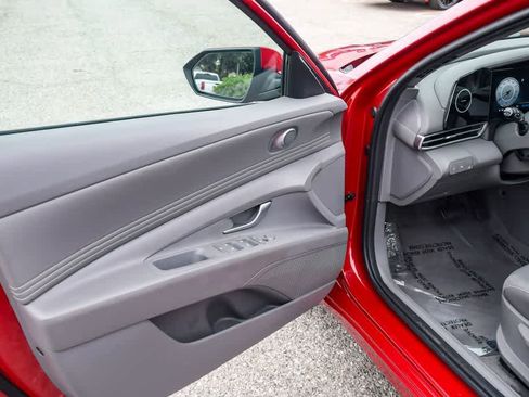 Used 2023 Hyundai Elantra SEL w/ Convenience Package image 25