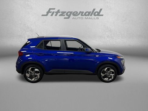 Used 2025 Hyundai Venue Limited FWD image 9