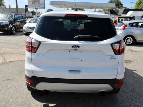 Used 2018 Ford Escape SE image 5