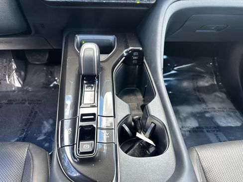 Certified 2025 Toyota Crown Signia AWD/4WD image 27