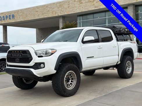 Used 2020 Toyota Tacoma TRD Off-Road w/ Technology Package image 8