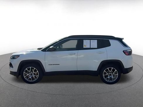 Used 2025 Jeep Compass Limited AWD/4WD image 9