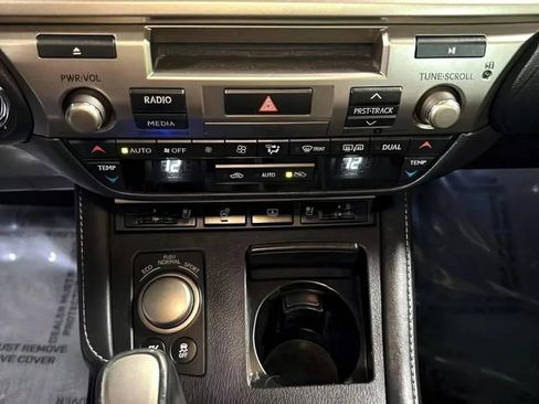 Used 2018 Lexus ES 300h image 18