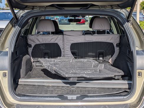 Used 2020 Subaru Outback Touring XT AWD/4WD image 12