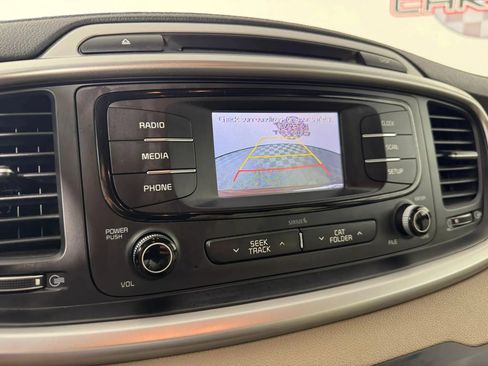 Used 2017 Kia Sorento AWD image 17