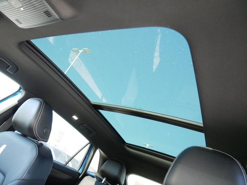 Certified 2024 Volkswagen Atlas Cross Sport SE w/ Panoramic Sunroof Package image 33