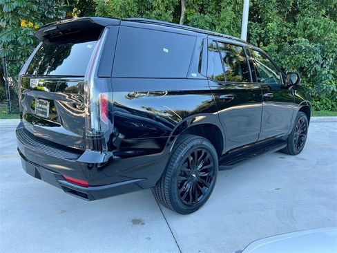 Used 2024 Cadillac Escalade Premium Luxury image 7