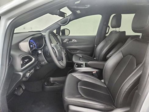 New 2026 Chrysler Voyager LX image 18