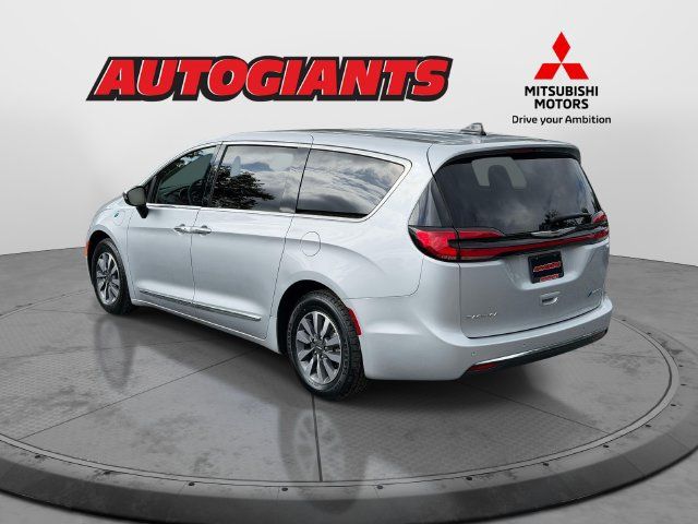 Used 2023 Chrysler Pacifica Limited FWD image 4