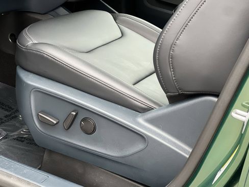 Used 2025 Ford Maverick Lariat w/ Black Appearance Package image 12