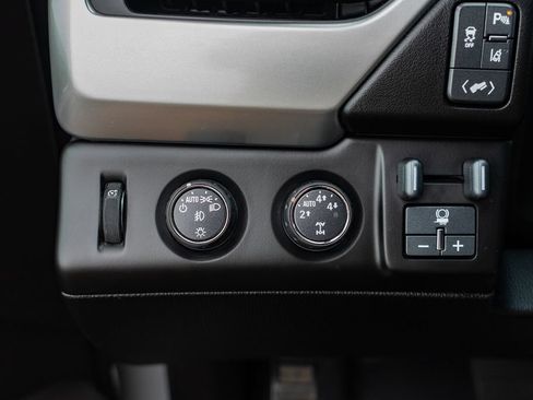 Used 2015 Chevrolet Tahoe LTZ AWD/4WD image 20