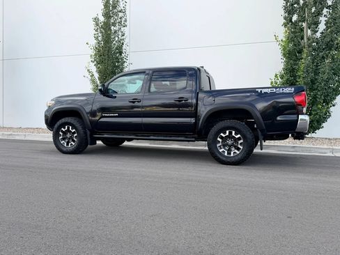 Used 2019 Toyota Tacoma TRD Off-Road AWD/4WD image 10