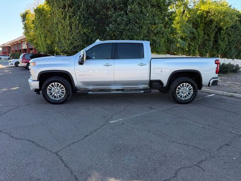 Used 2022 Chevrolet Silverado 2500 High Country image 5