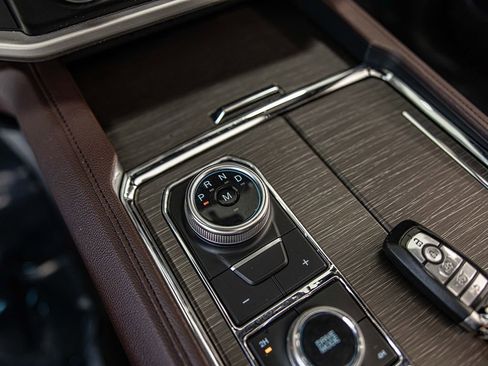 Used 2024 Ford Expedition Limited image 30