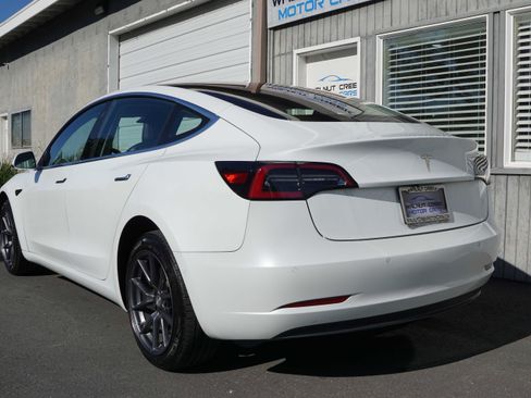 Used 2018 Tesla Model 3 Long Range RWD image 16