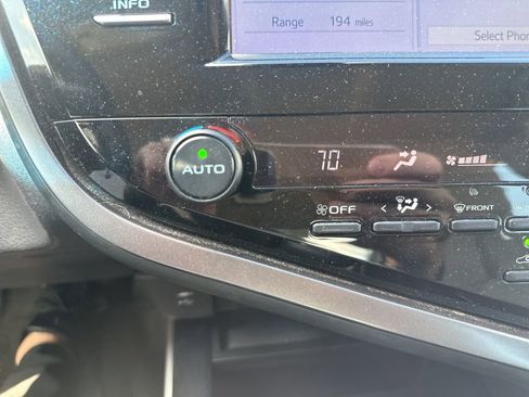 Used 2018 Toyota Camry SE FWD image 15