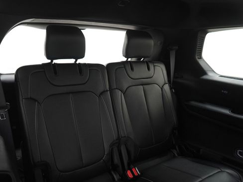 Used 2025 Jeep Grand Cherokee L Limited w/ Luxury Tech Group II AWD/4WD image 13