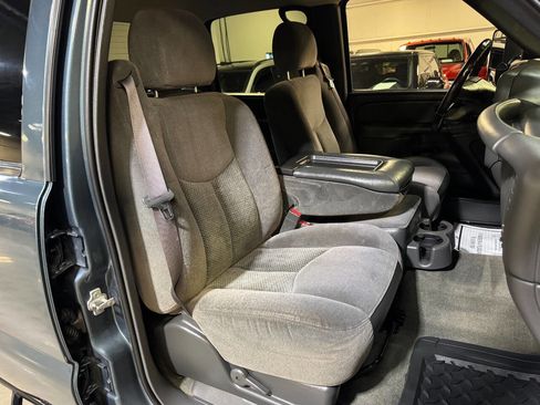 Used 2006 Chevrolet Silverado 3500 LT w/ Heavy-Duty Power Package image 31