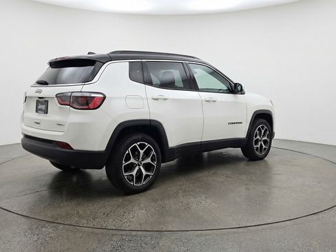 Used 2025 Jeep Compass Limited image 9