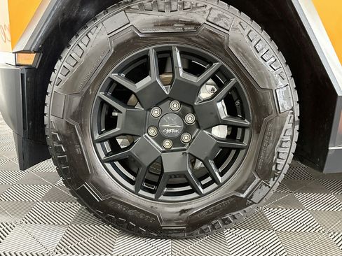 Used 2024 Tesla Cybertruck AWD Crew Cab image 32