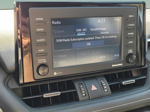 Used 2021 Toyota RAV4 XLE Premium image 27