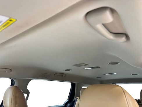 Used 2024 Kia Carnival LX FWD image 72