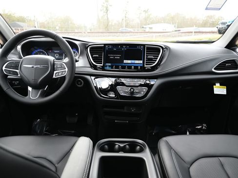 New 2026 Chrysler Pacifica Select image 19