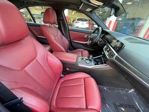 Used 2022 BMW 330i xDrive Sedan w/ M Sport Package image 11