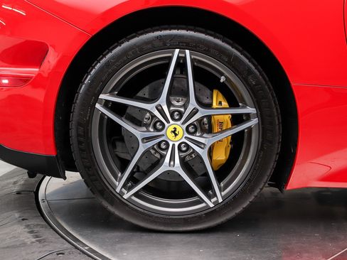 Used 2016 Ferrari California T RWD image 17